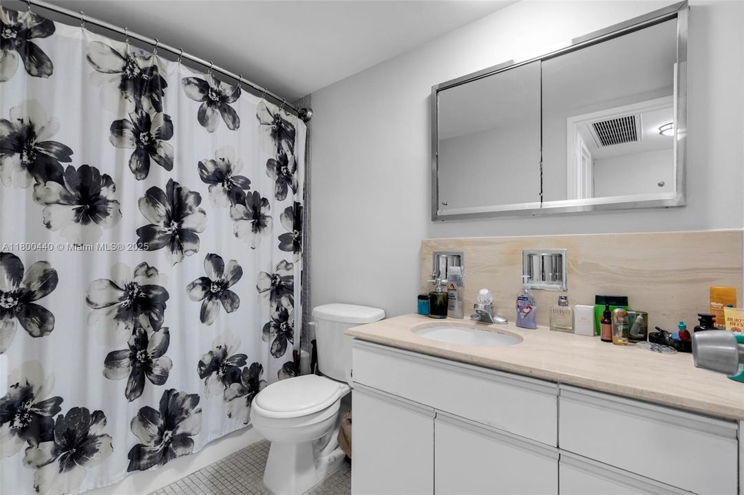 For Sale: $515,000 (2 beds, 2 baths, 1030 Square Feet)