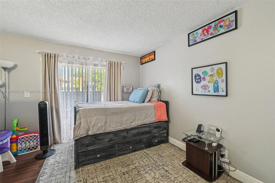 Recently Sold: $355,000 (4 beds, 3 baths, 1470 Square Feet)