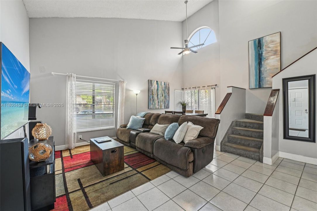 Recently Sold: $355,000 (4 beds, 3 baths, 1470 Square Feet)