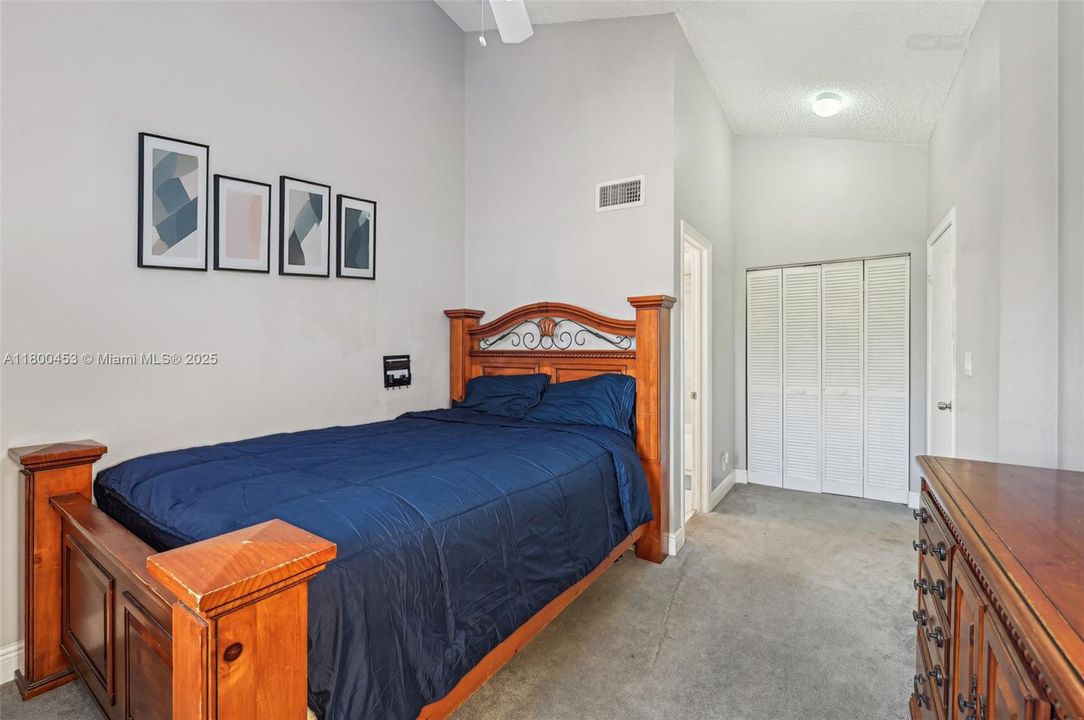 Recently Sold: $355,000 (4 beds, 3 baths, 1470 Square Feet)