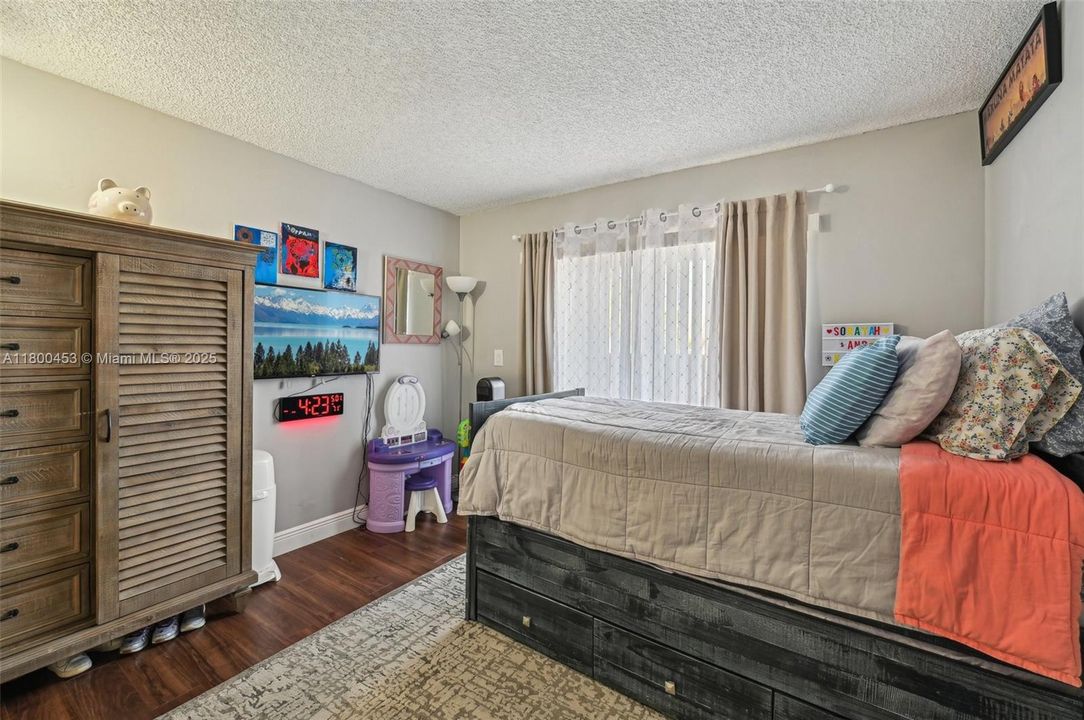 Recently Sold: $355,000 (4 beds, 3 baths, 1470 Square Feet)