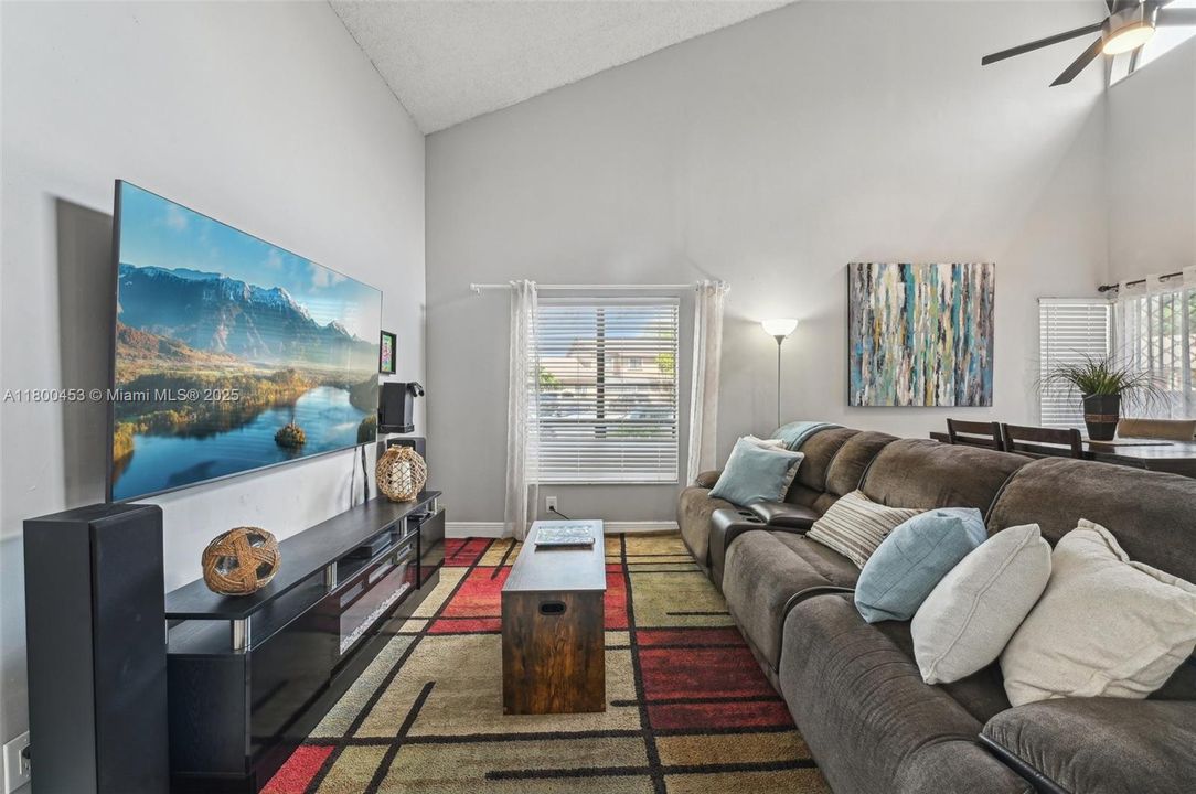 Recently Sold: $355,000 (4 beds, 3 baths, 1470 Square Feet)