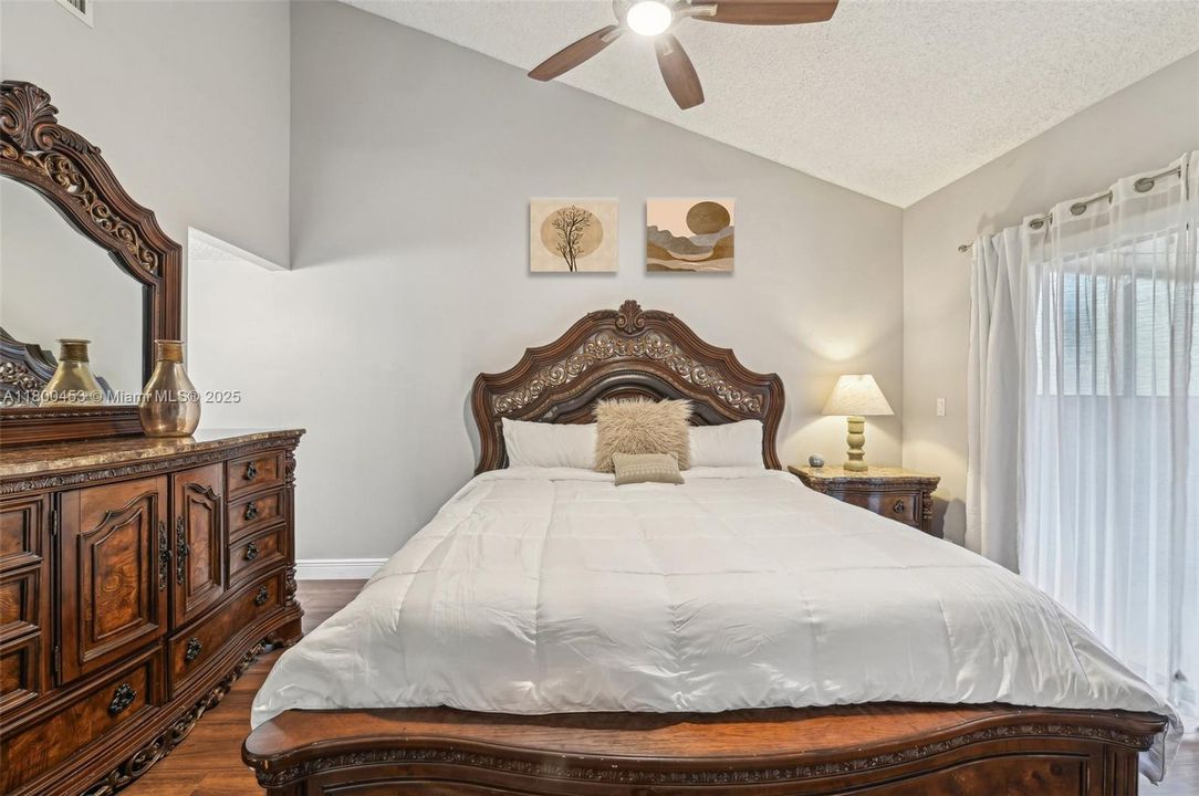 Recently Sold: $355,000 (4 beds, 3 baths, 1470 Square Feet)