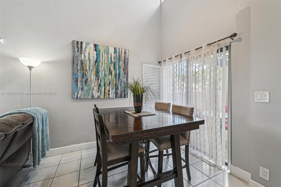 Recently Sold: $355,000 (4 beds, 3 baths, 1470 Square Feet)