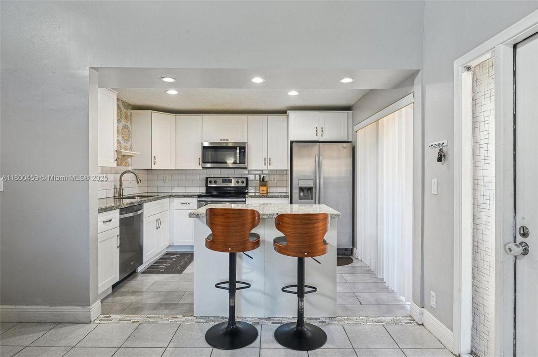 Recently Sold: $355,000 (4 beds, 3 baths, 1470 Square Feet)