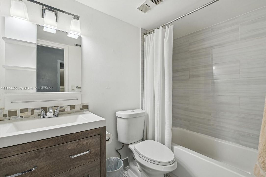 Recently Sold: $355,000 (4 beds, 3 baths, 1470 Square Feet)