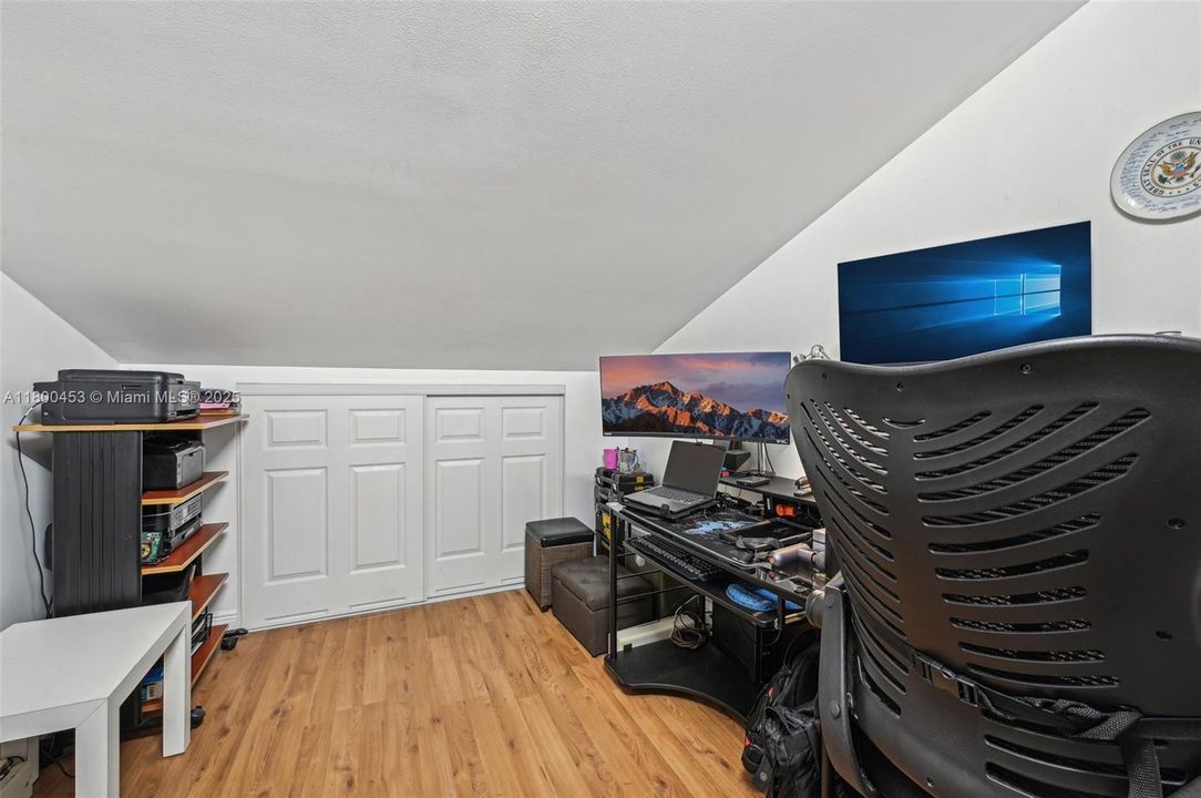 Recently Sold: $355,000 (4 beds, 3 baths, 1470 Square Feet)