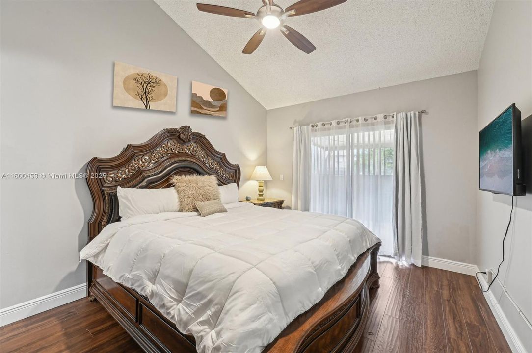 Recently Sold: $355,000 (4 beds, 3 baths, 1470 Square Feet)