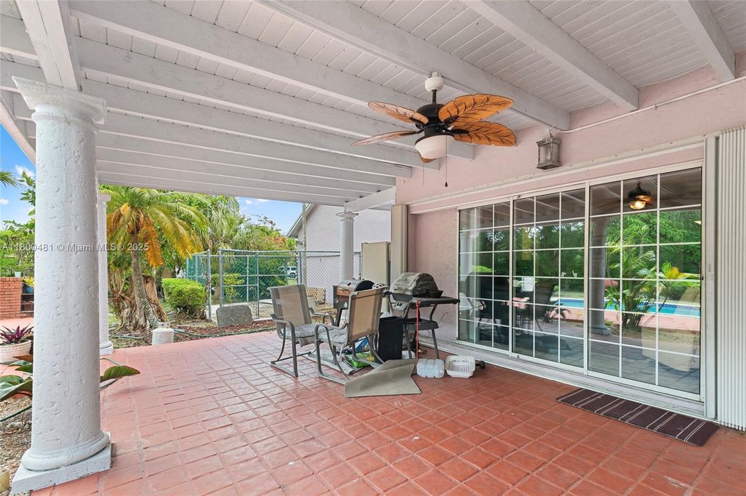 Active With Contract: $1,199,990 (5 beds, 5 baths, 3068 Square Feet)