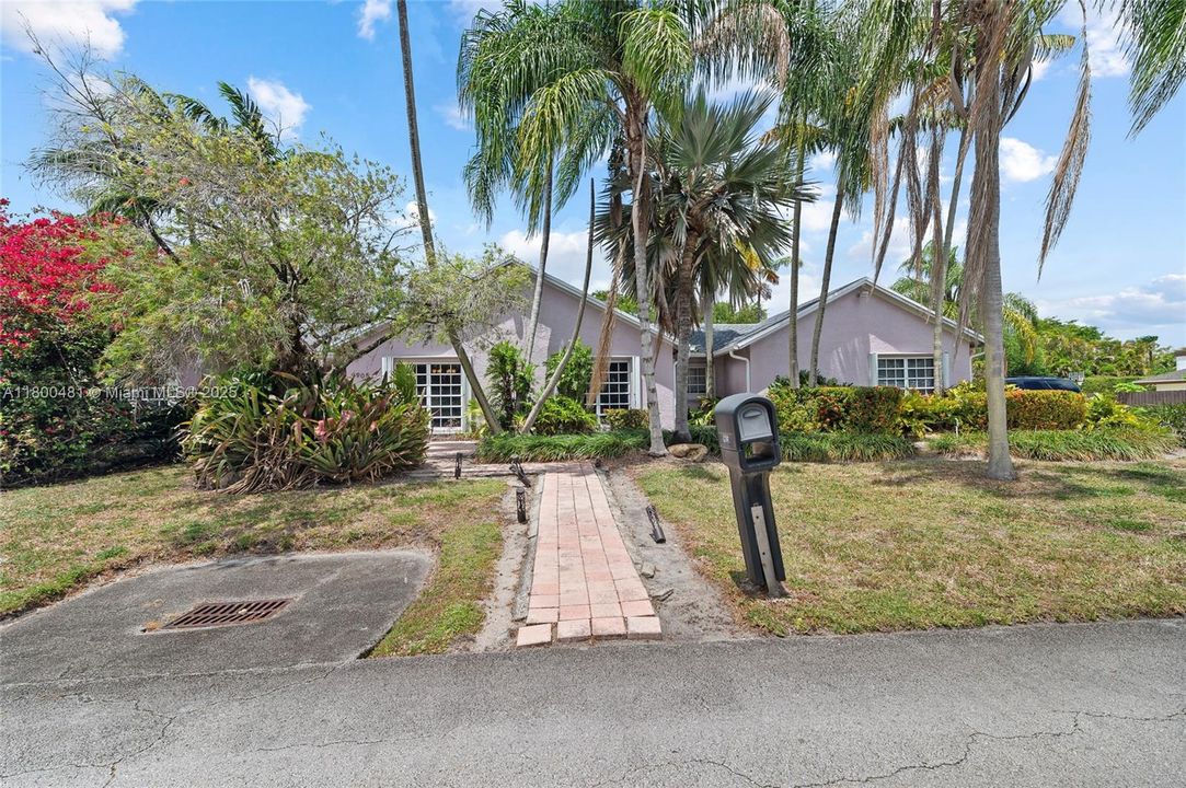Active With Contract: $1,199,990 (5 beds, 5 baths, 3068 Square Feet)