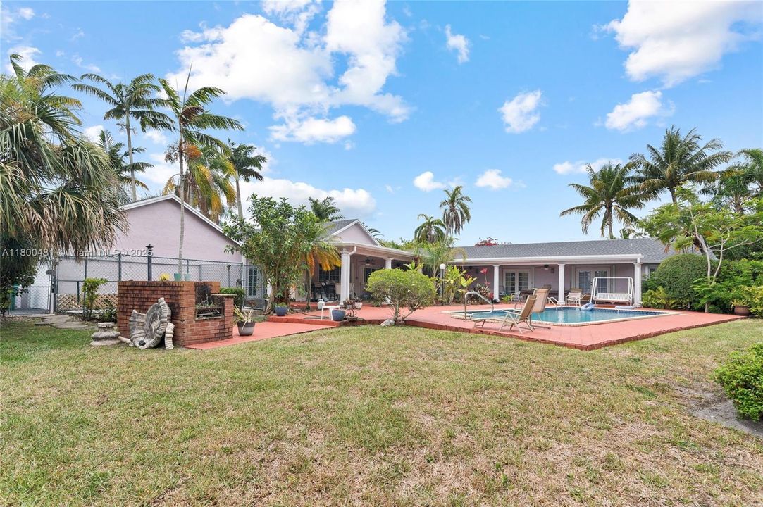 Active With Contract: $1,199,990 (5 beds, 5 baths, 3068 Square Feet)