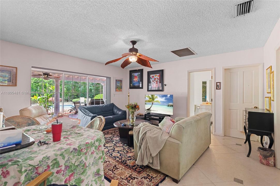 Active With Contract: $1,199,990 (5 beds, 5 baths, 3068 Square Feet)