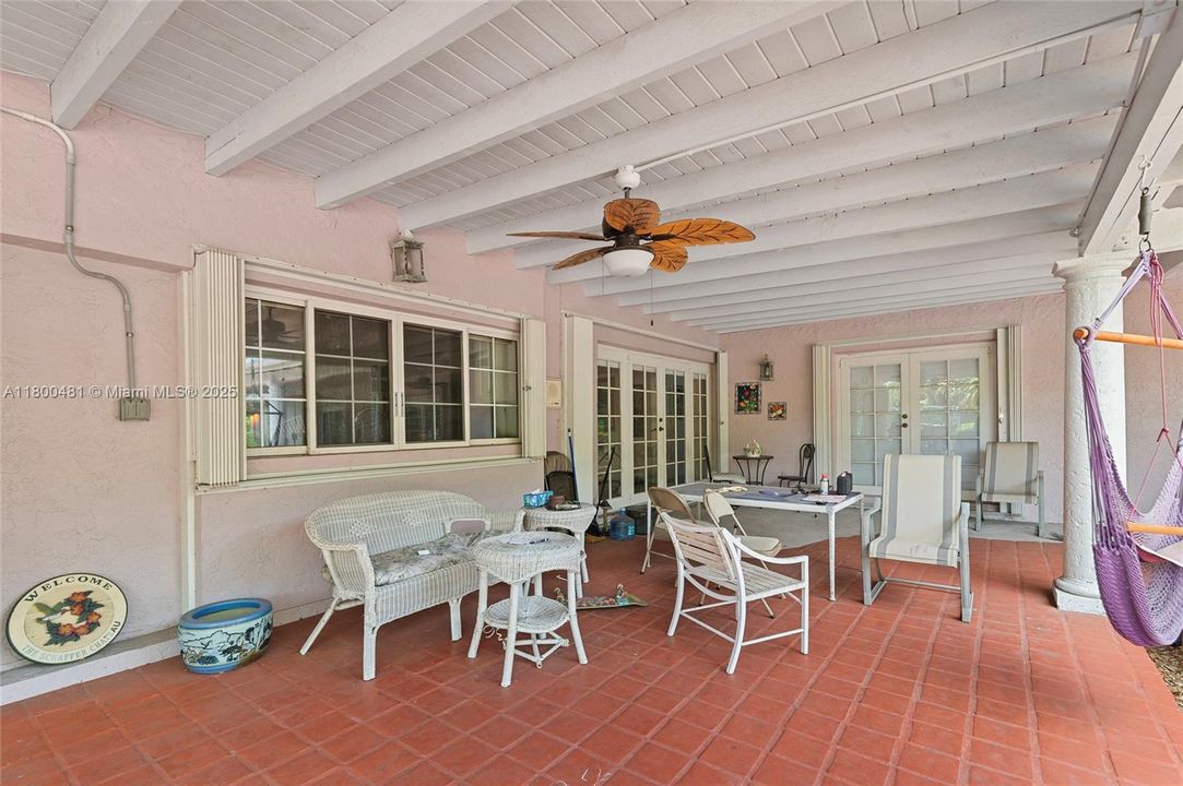 Active With Contract: $1,199,990 (5 beds, 5 baths, 3068 Square Feet)