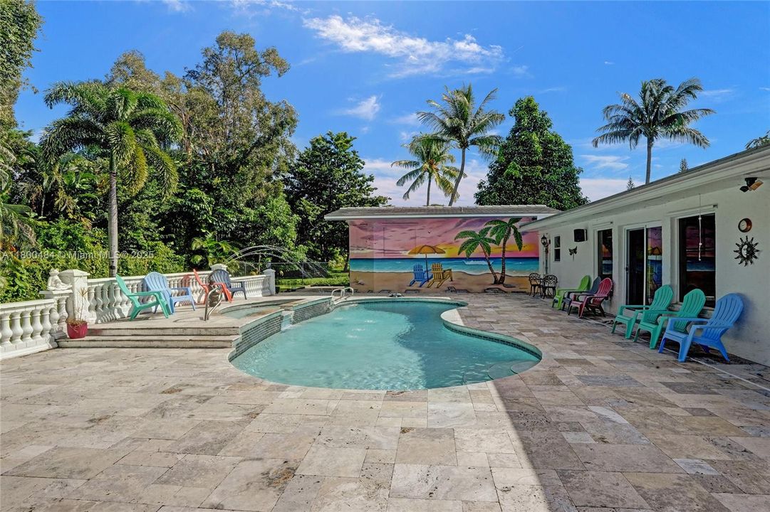 合同活跃: $1,600,000 (5 贝兹, 3 浴室, 4128 平方英尺)