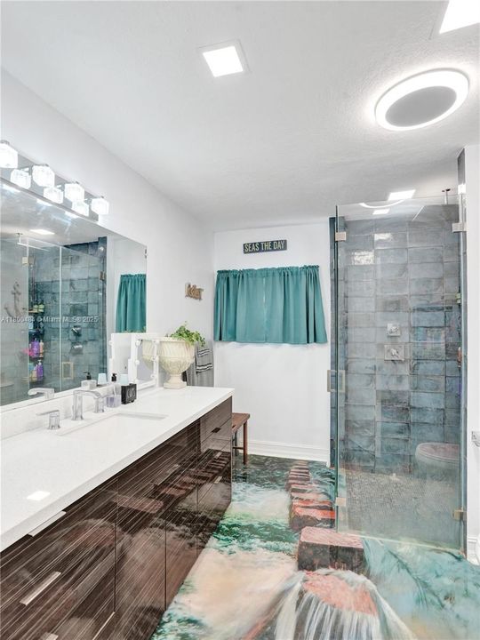 合同活跃: $1,600,000 (5 贝兹, 3 浴室, 4128 平方英尺)