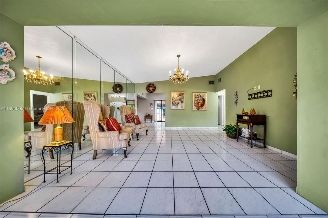 Vendido Recientemente: $579,999 (3 camas, 2 baños, 1546 Pies cuadrados)