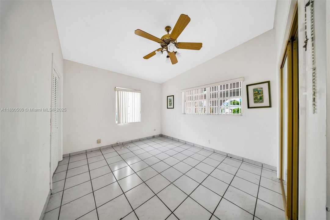 Vendido Recientemente: $579,999 (3 camas, 2 baños, 1546 Pies cuadrados)