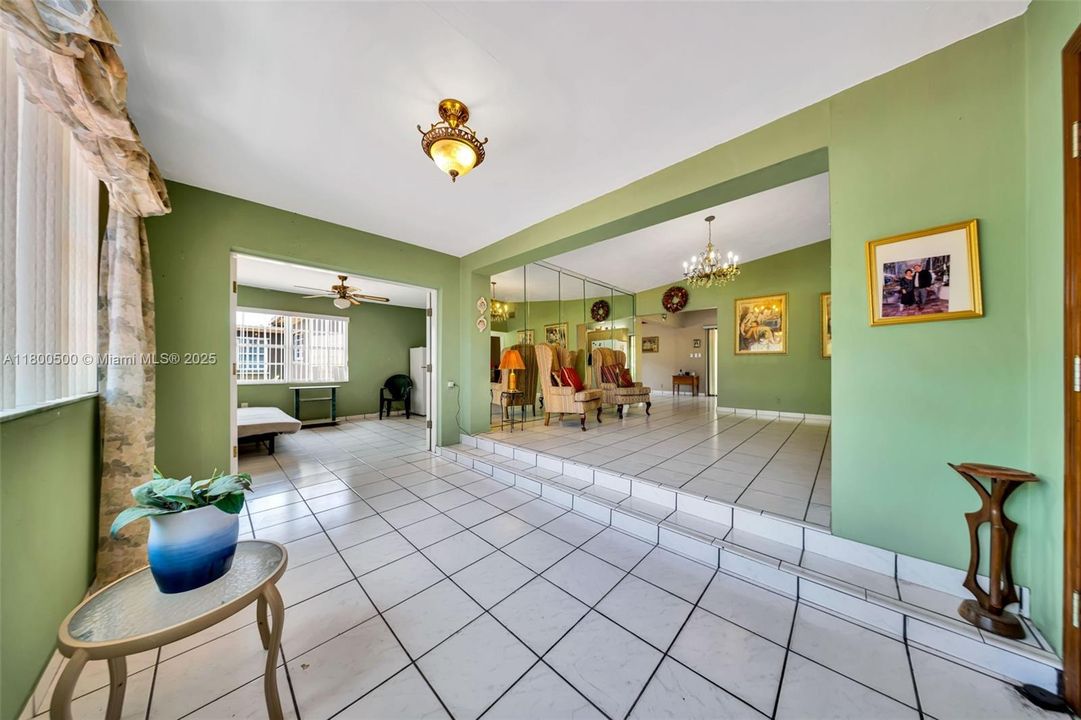 Vendido Recientemente: $579,999 (3 camas, 2 baños, 1546 Pies cuadrados)