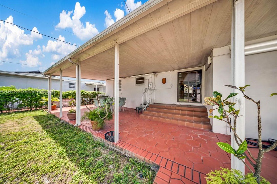 Vendido Recientemente: $579,999 (3 camas, 2 baños, 1546 Pies cuadrados)