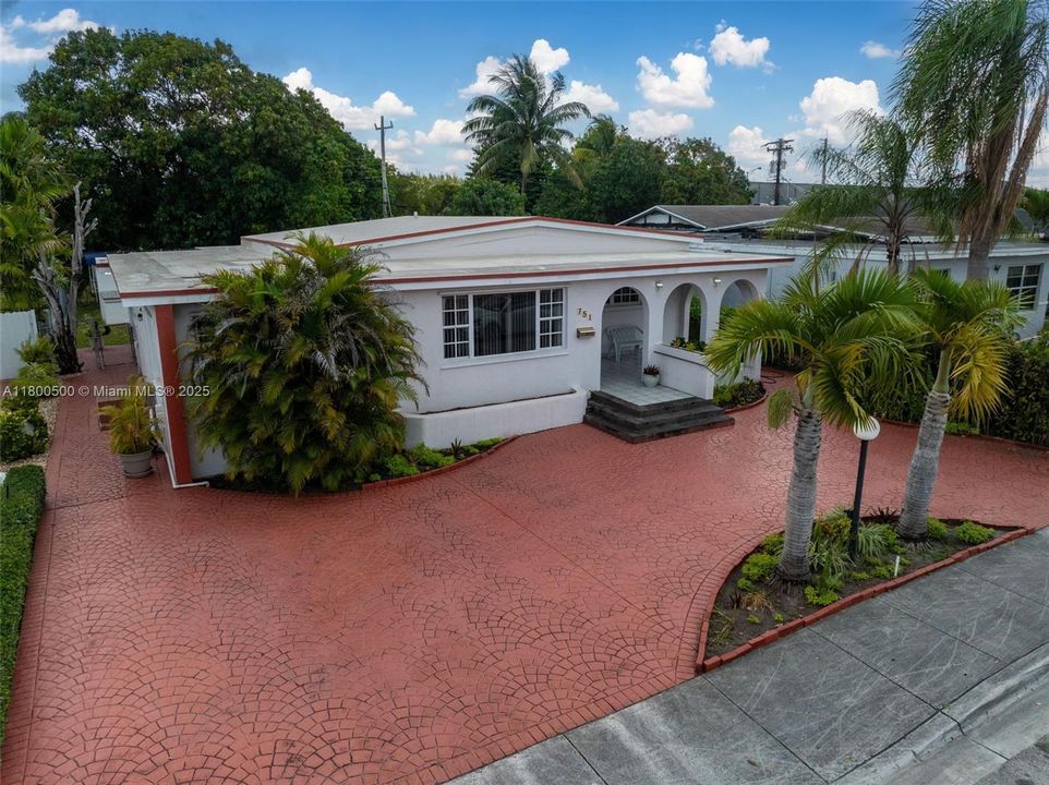 Vendido Recientemente: $579,999 (3 camas, 2 baños, 1546 Pies cuadrados)