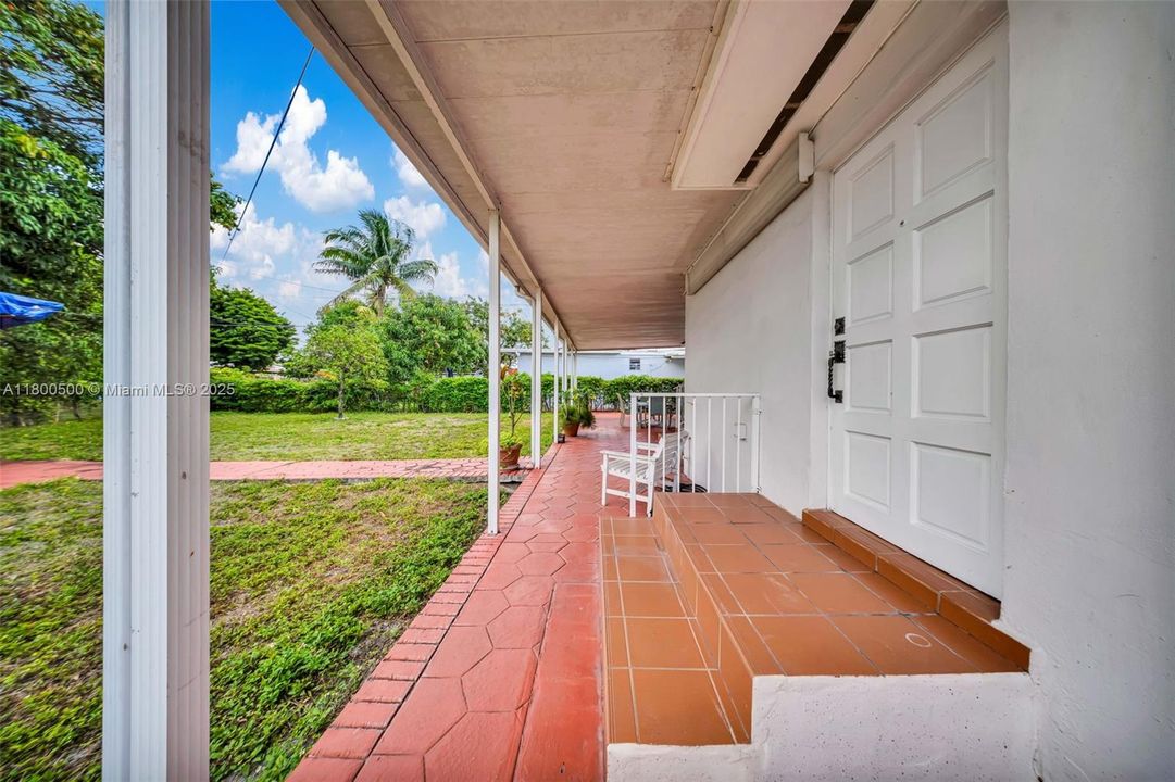 Vendido Recientemente: $579,999 (3 camas, 2 baños, 1546 Pies cuadrados)