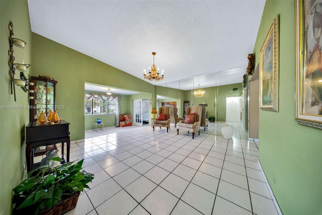 Vendido Recientemente: $579,999 (3 camas, 2 baños, 1546 Pies cuadrados)