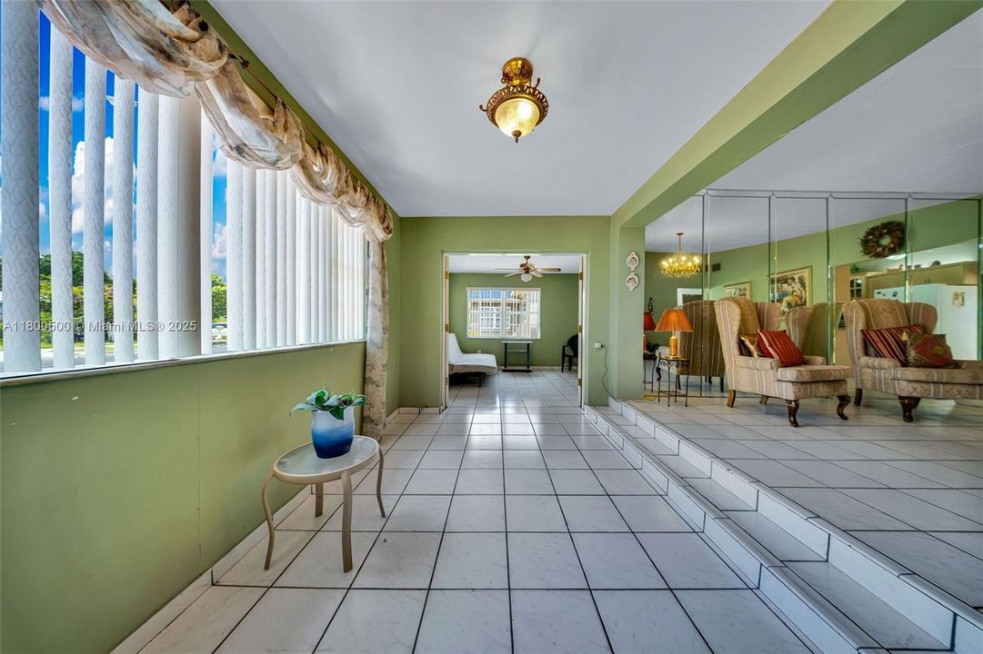 Vendido Recientemente: $579,999 (3 camas, 2 baños, 1546 Pies cuadrados)