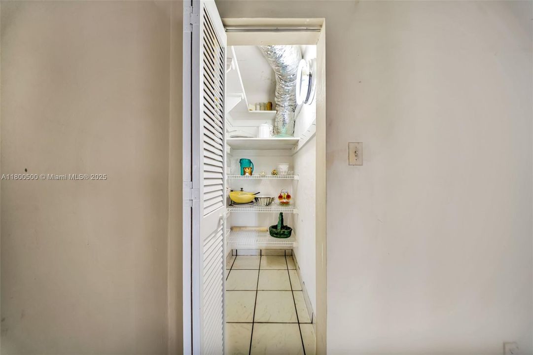 Vendido Recientemente: $579,999 (3 camas, 2 baños, 1546 Pies cuadrados)