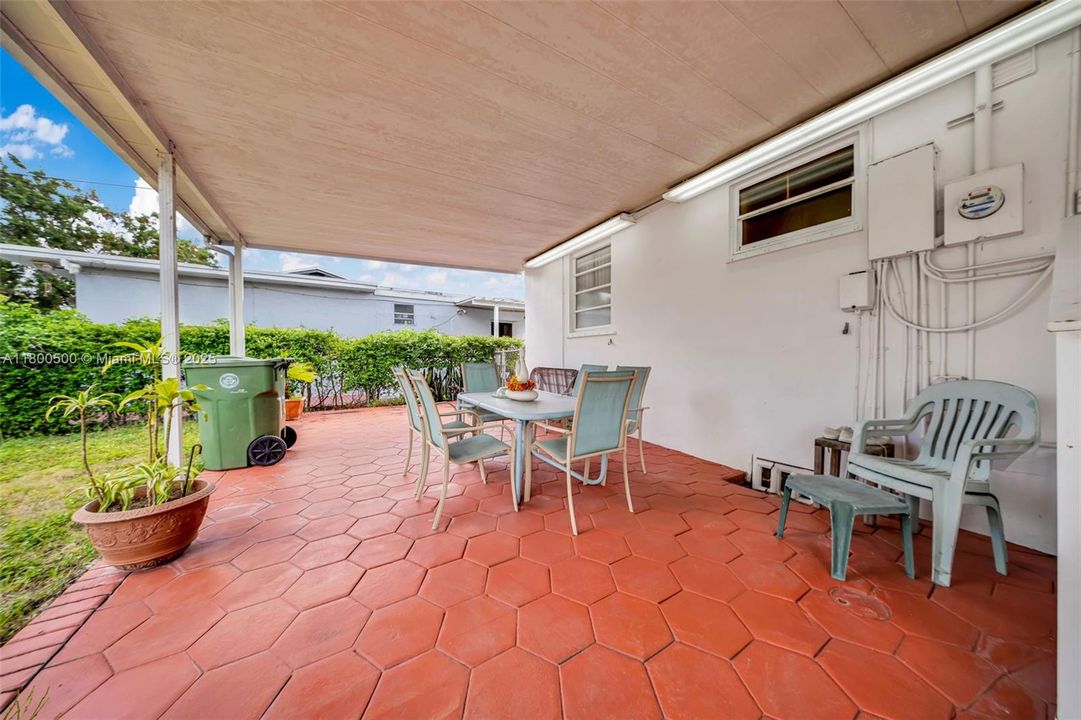 Vendido Recientemente: $579,999 (3 camas, 2 baños, 1546 Pies cuadrados)