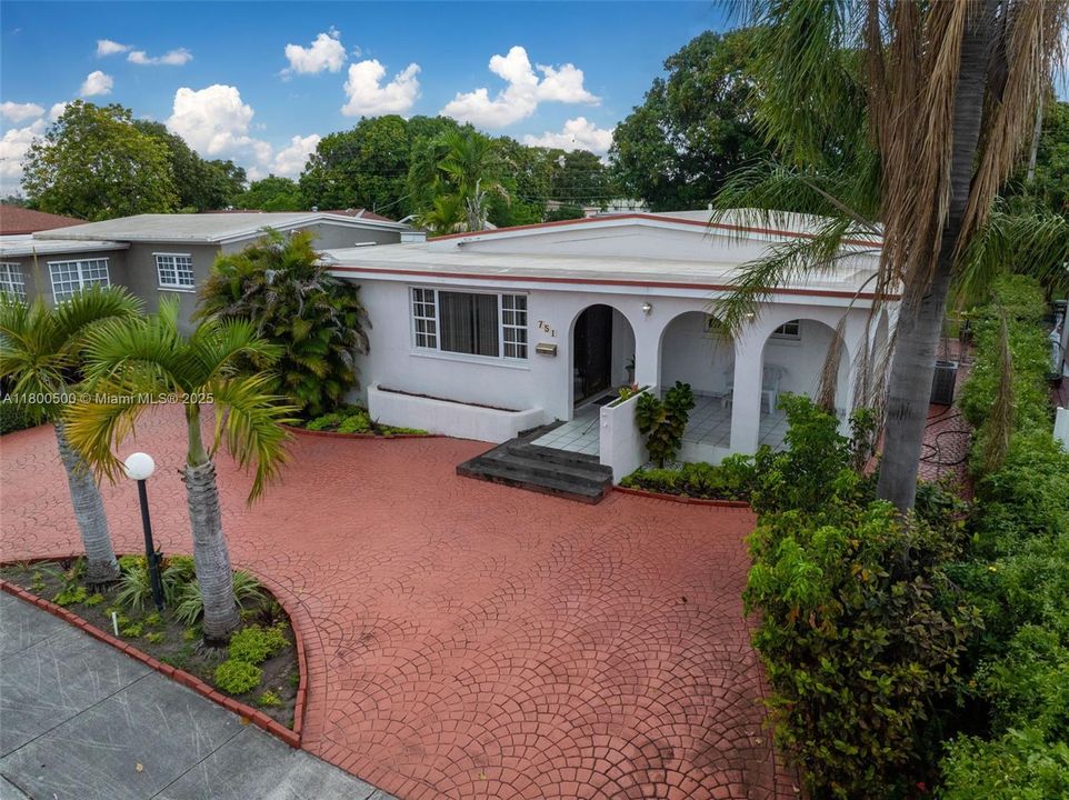 Vendido Recientemente: $579,999 (3 camas, 2 baños, 1546 Pies cuadrados)