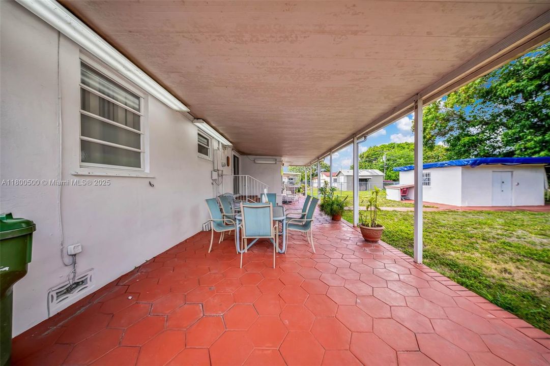 Vendido Recientemente: $579,999 (3 camas, 2 baños, 1546 Pies cuadrados)
