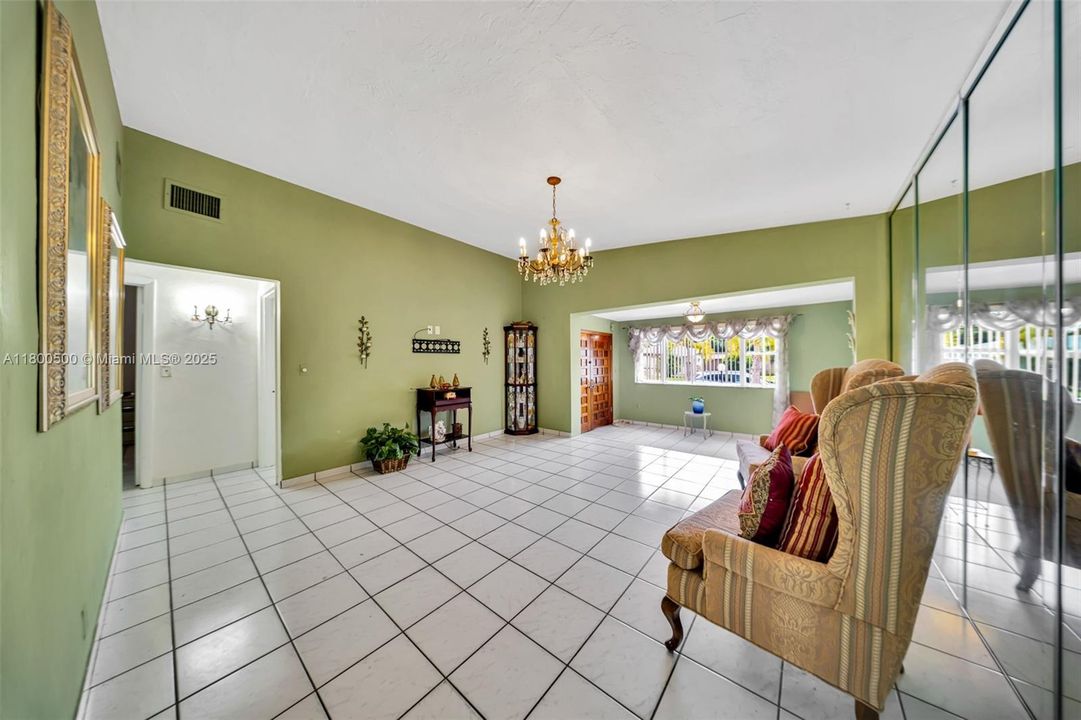 Vendido Recientemente: $579,999 (3 camas, 2 baños, 1546 Pies cuadrados)