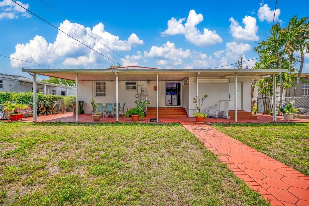 Vendido Recientemente: $579,999 (3 camas, 2 baños, 1546 Pies cuadrados)