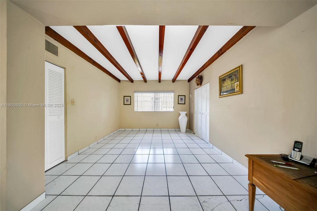 Vendido Recientemente: $579,999 (3 camas, 2 baños, 1546 Pies cuadrados)