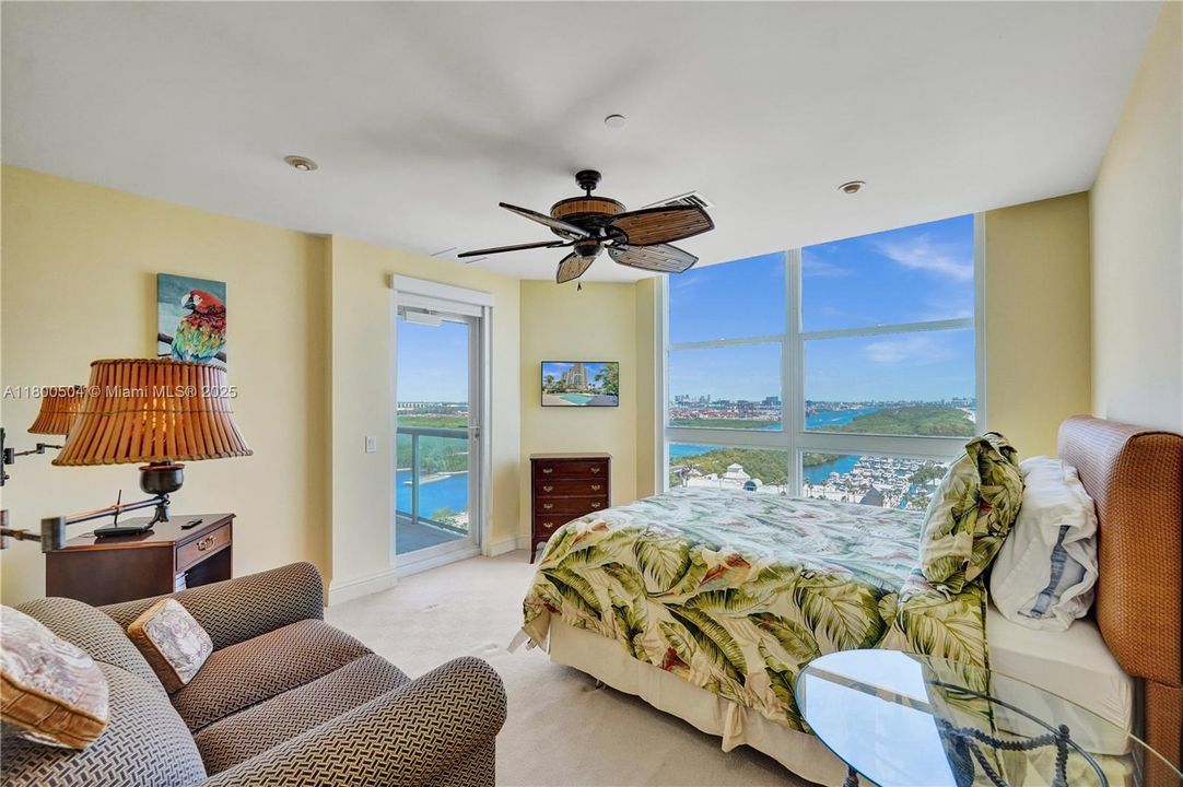 2nd Bedroom w/Ensuite Bathroom