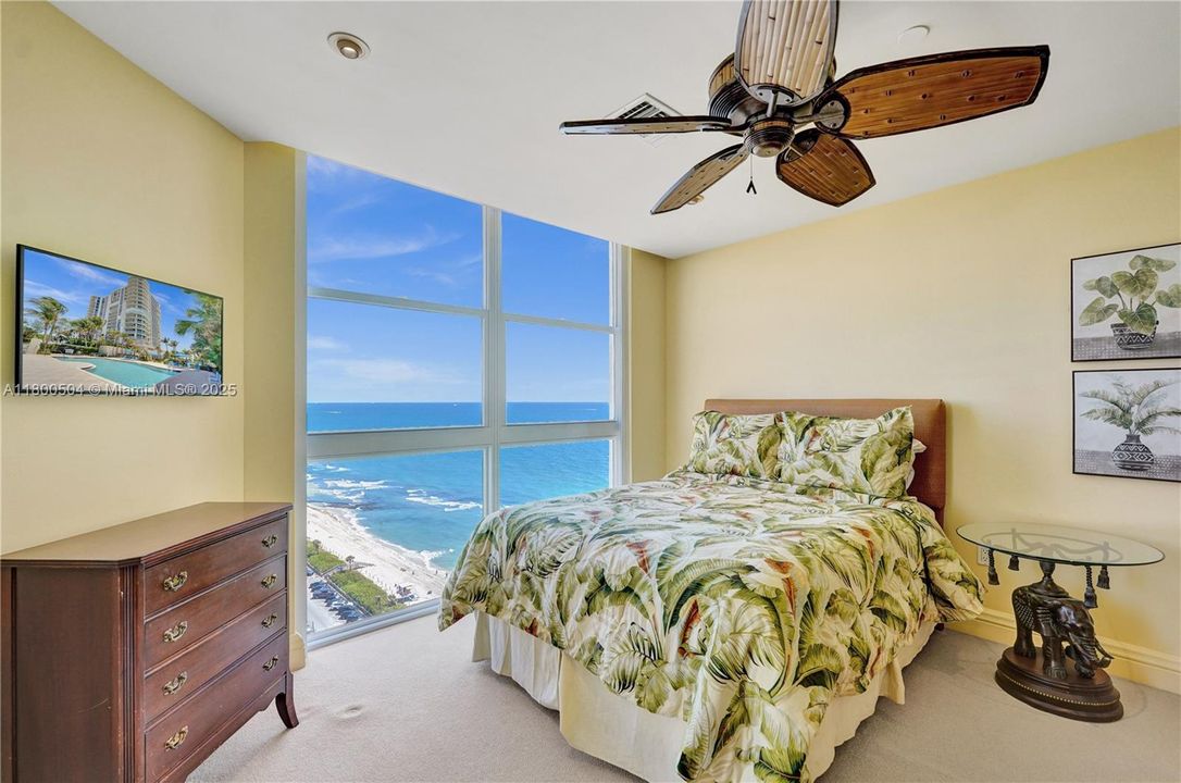 2nd Bedroom w/Ensuite Bathroom