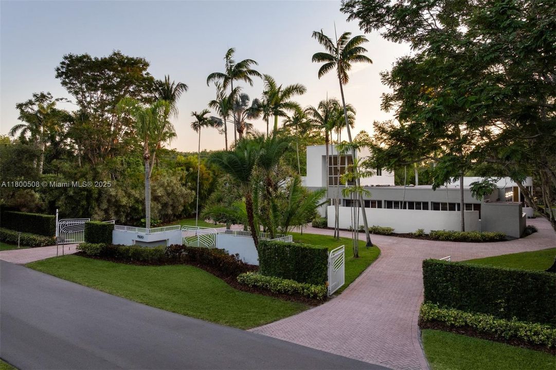 最近售出: $4,950,000 (6 贝兹, 7 浴室, 5603 平方英尺)