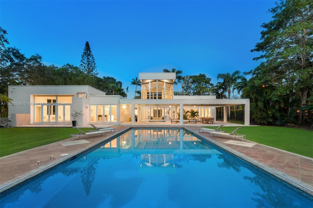 最近售出: $4,950,000 (6 贝兹, 7 浴室, 5603 平方英尺)