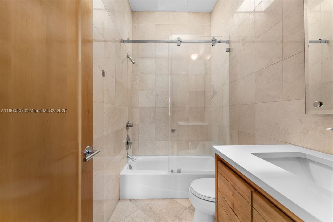 最近售出: $4,950,000 (6 贝兹, 7 浴室, 5603 平方英尺)