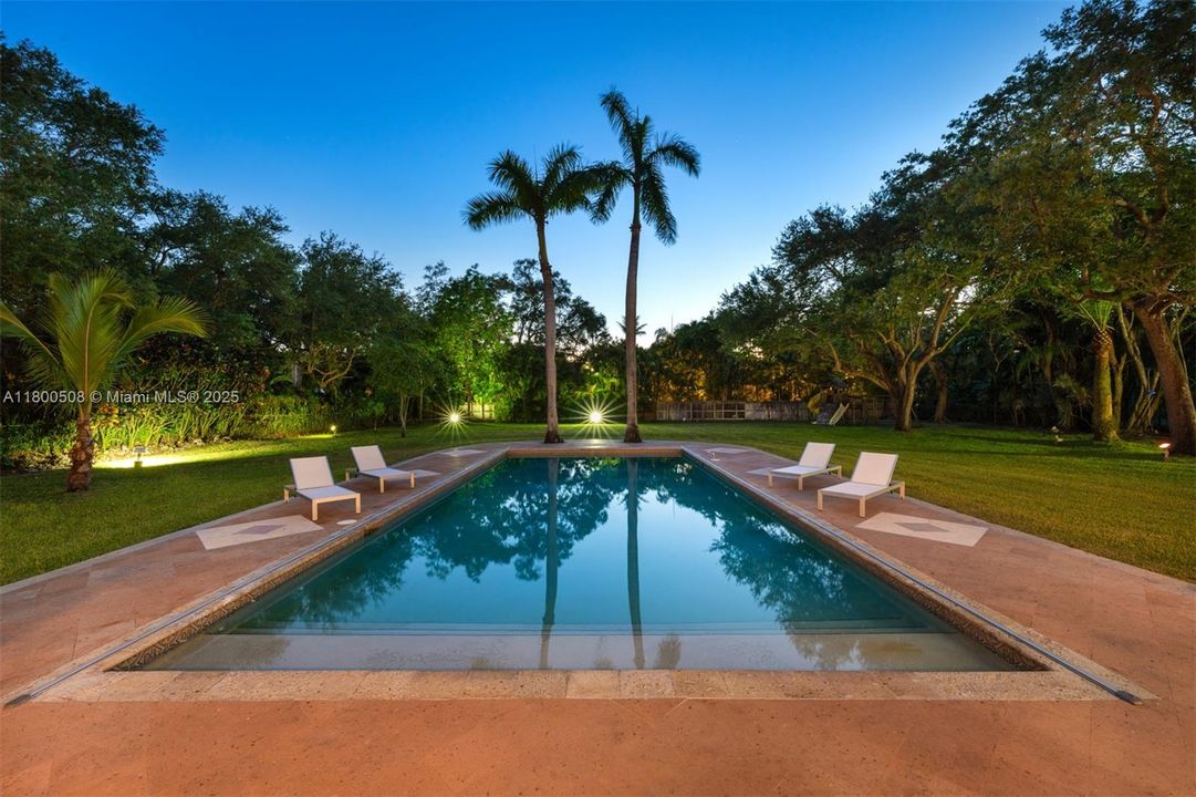 最近售出: $4,950,000 (6 贝兹, 7 浴室, 5603 平方英尺)