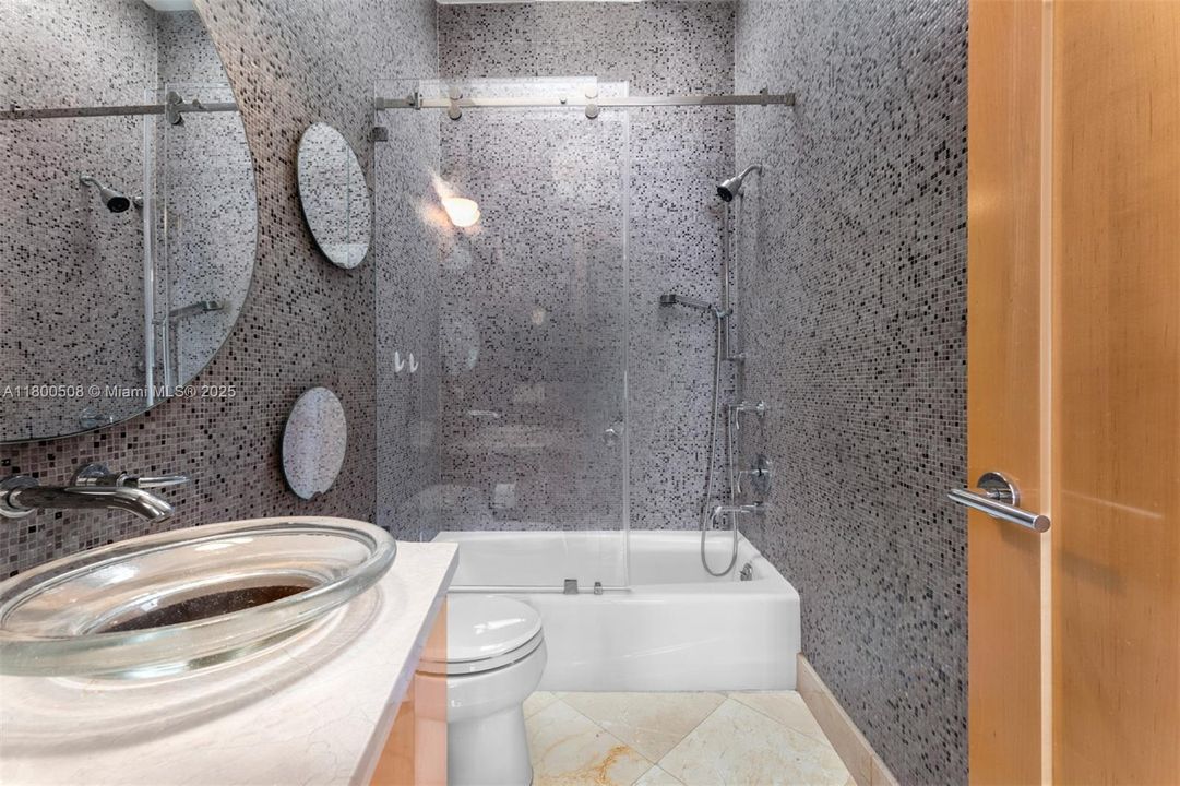 最近售出: $4,950,000 (6 贝兹, 7 浴室, 5603 平方英尺)