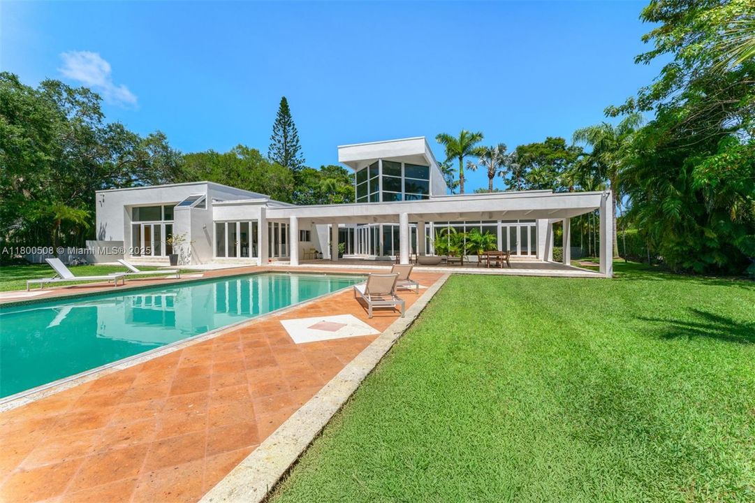 最近售出: $4,950,000 (6 贝兹, 7 浴室, 5603 平方英尺)