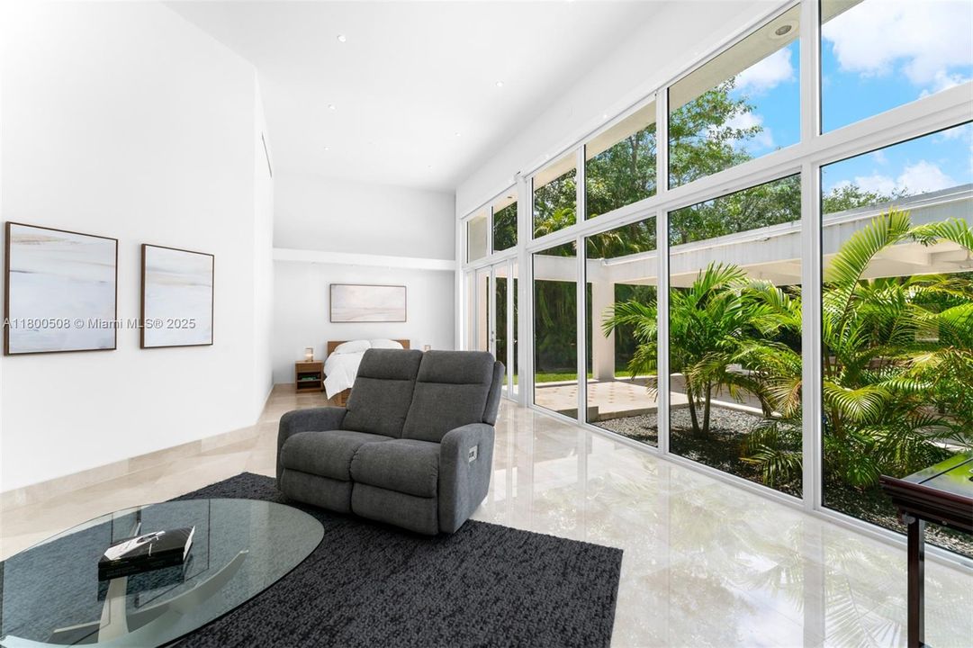 最近售出: $4,950,000 (6 贝兹, 7 浴室, 5603 平方英尺)