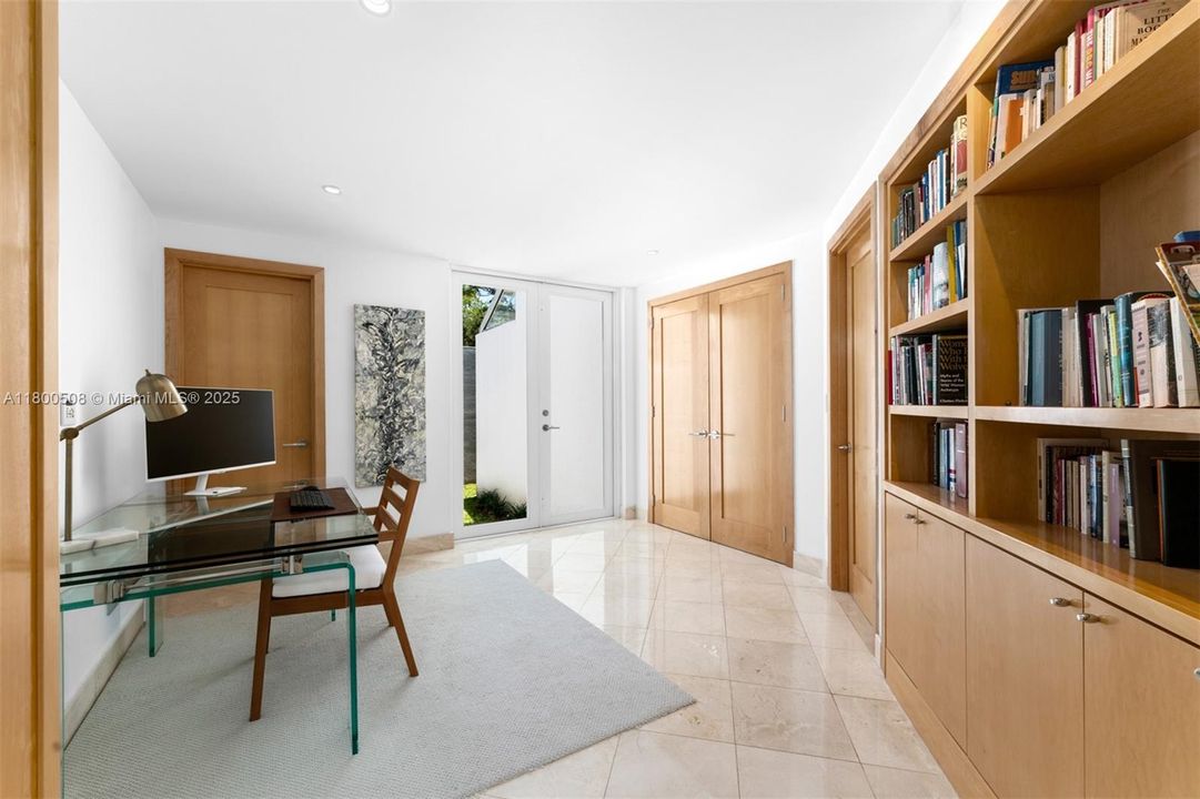 最近售出: $4,950,000 (6 贝兹, 7 浴室, 5603 平方英尺)