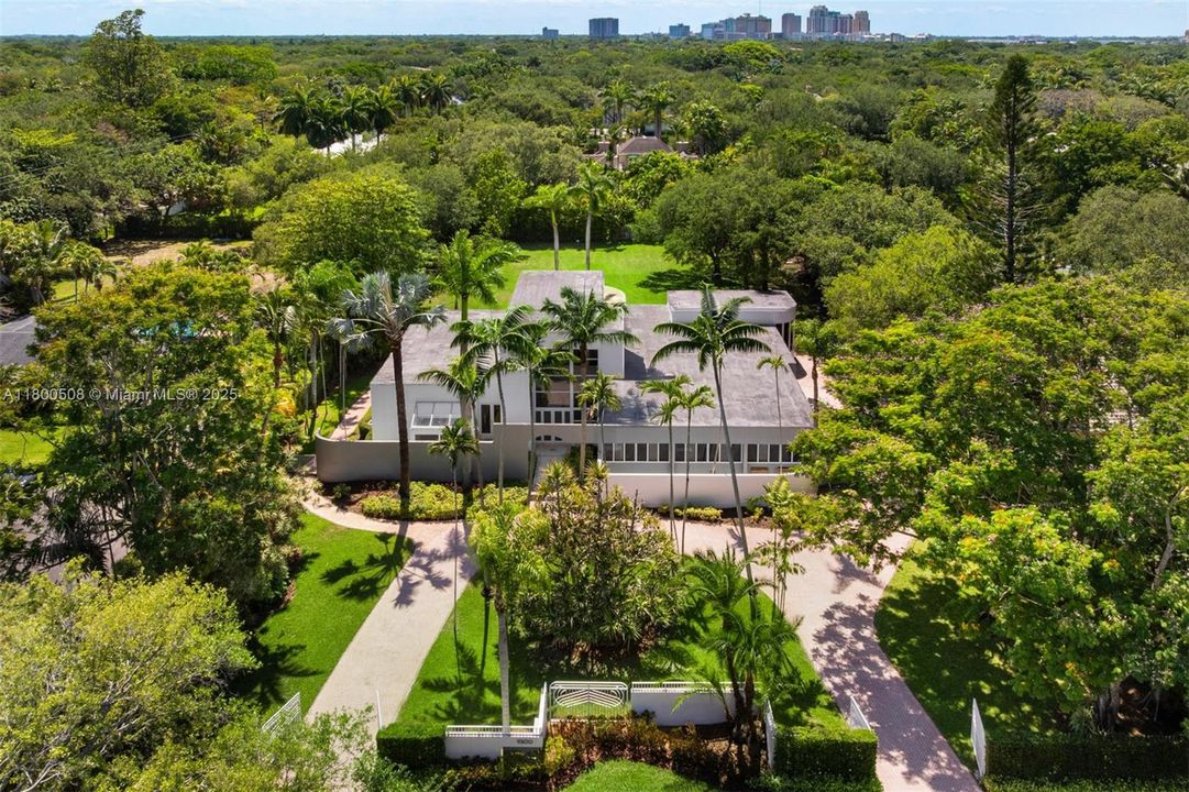 最近售出: $4,950,000 (6 贝兹, 7 浴室, 5603 平方英尺)