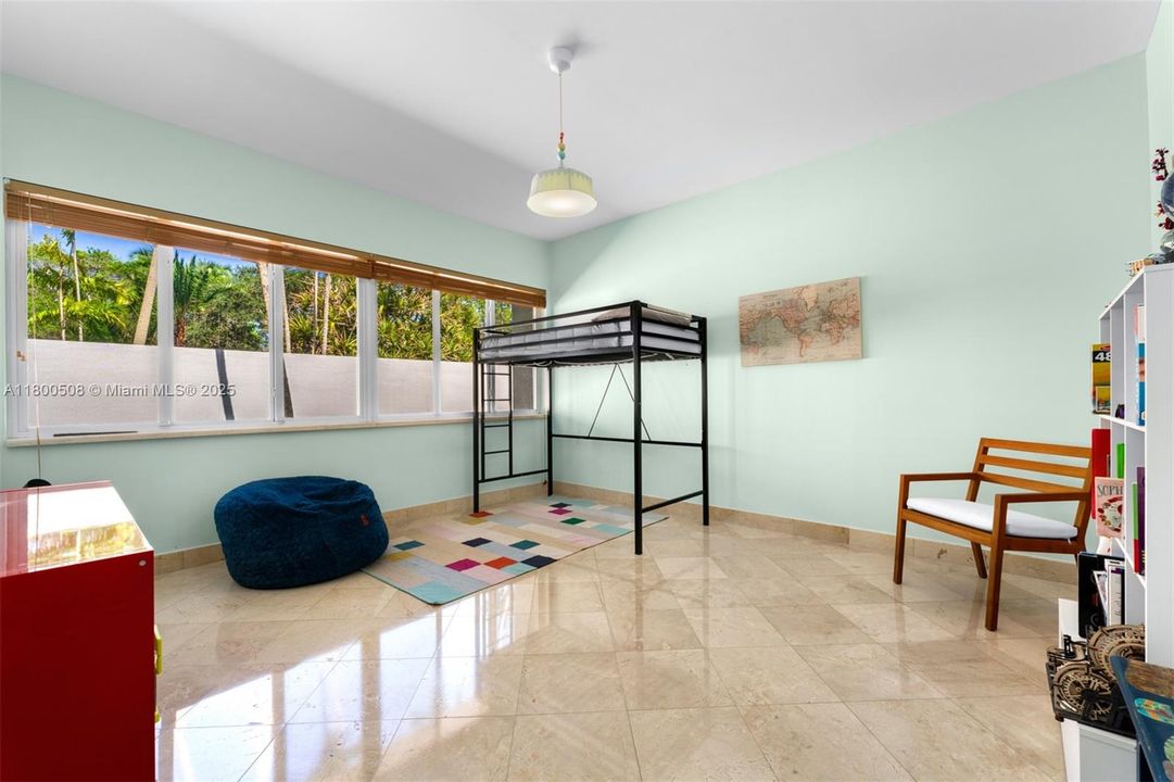 最近售出: $4,950,000 (6 贝兹, 7 浴室, 5603 平方英尺)