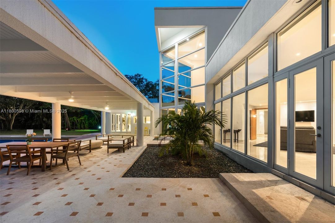 最近售出: $4,950,000 (6 贝兹, 7 浴室, 5603 平方英尺)