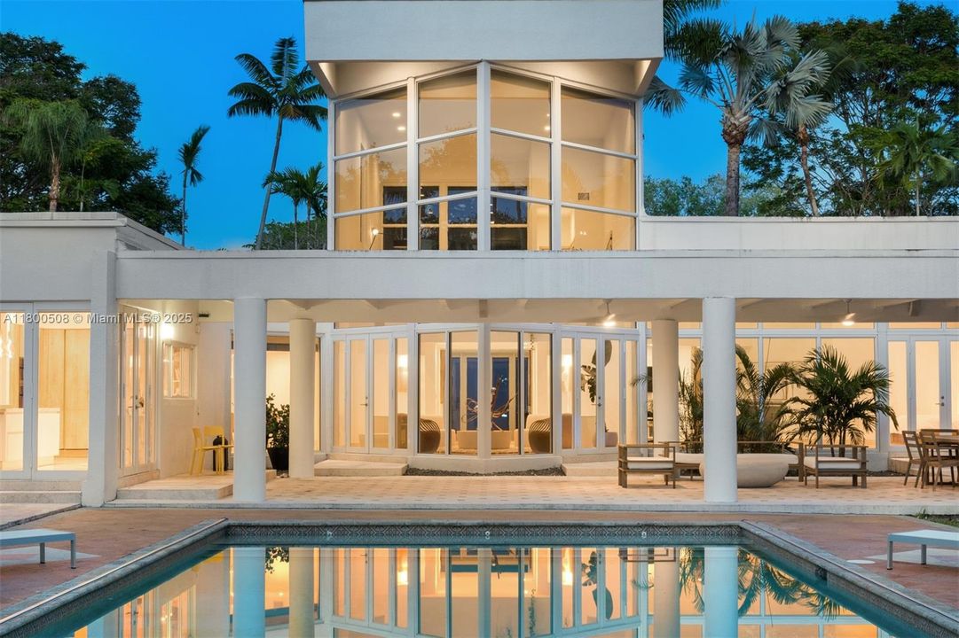 最近售出: $4,950,000 (6 贝兹, 7 浴室, 5603 平方英尺)