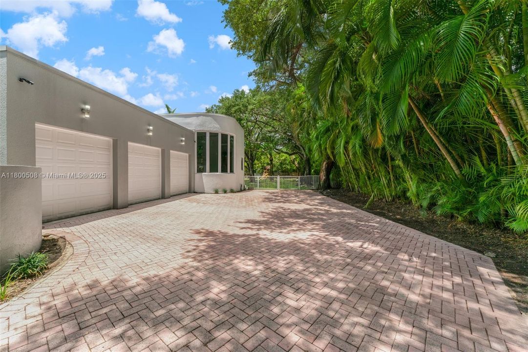 最近售出: $4,950,000 (6 贝兹, 7 浴室, 5603 平方英尺)