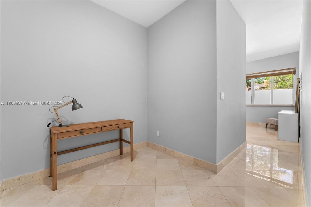 最近售出: $4,950,000 (6 贝兹, 7 浴室, 5603 平方英尺)